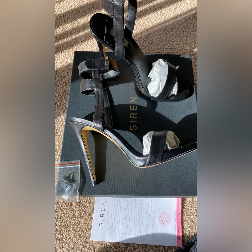 SIREN-Karolina- black leather- 4 + inch heel- size 8